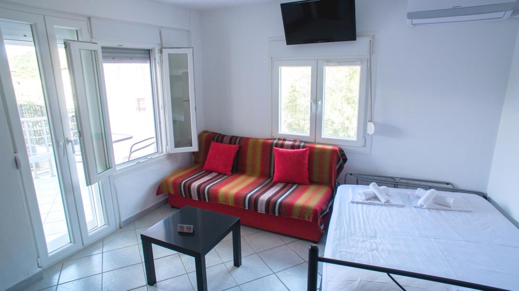 Stavros Lay In Aparthotel Ano Stavros Bagian luar foto